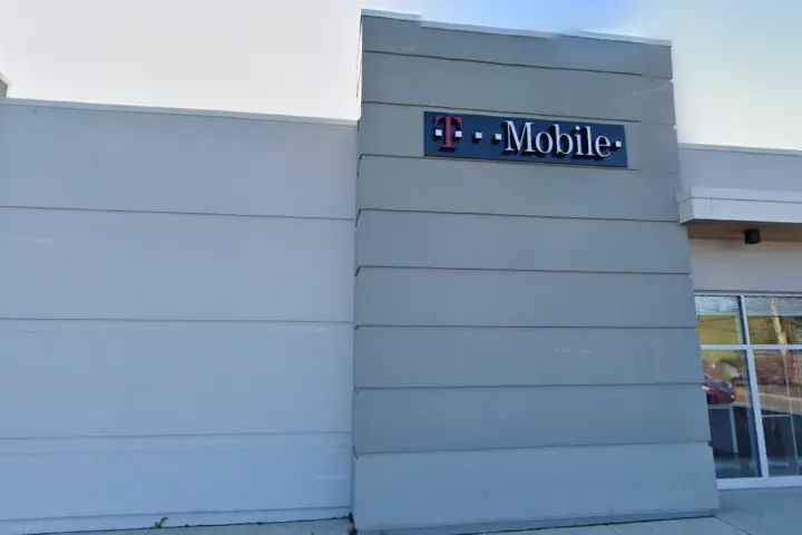 T-Mobile Roberts Ave & Fox St