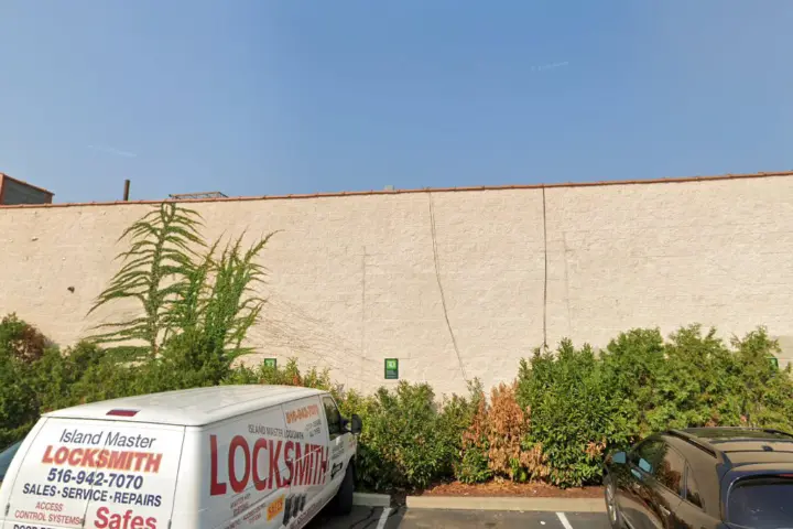 T-Mobile Rockaway & 97th