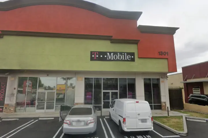 T-Mobile Rosecrans & Long Beach