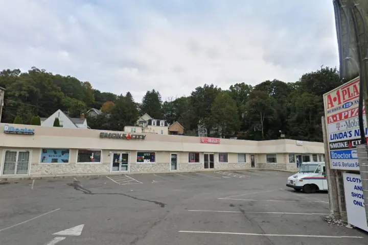 T-Mobile Rubber Ave & Pond St