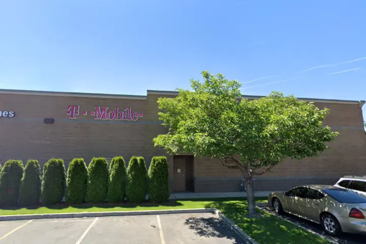 T-Mobile S 1st St & Old Town Rd
