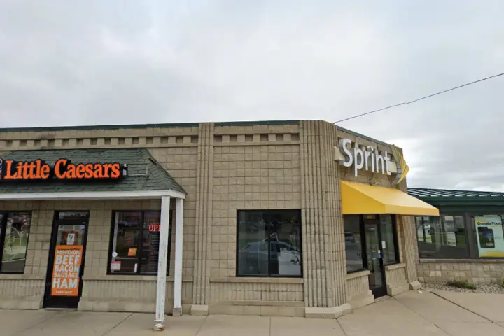 T-Mobile S Cedar St & E Borland Rd