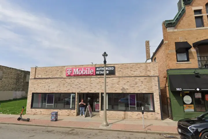 T-Mobile S Cesar Chavez Drive & W Walker St