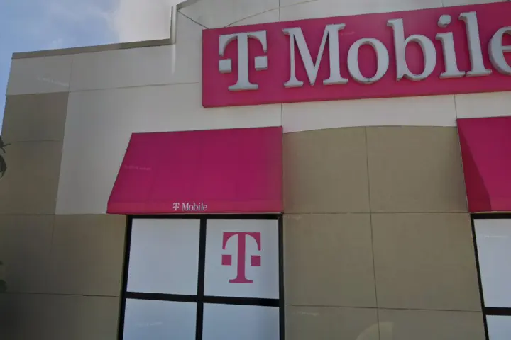 T-Mobile S Cleveland Ave & Dana Dr