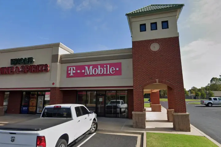 T-Mobile S Elm Place & 121st St