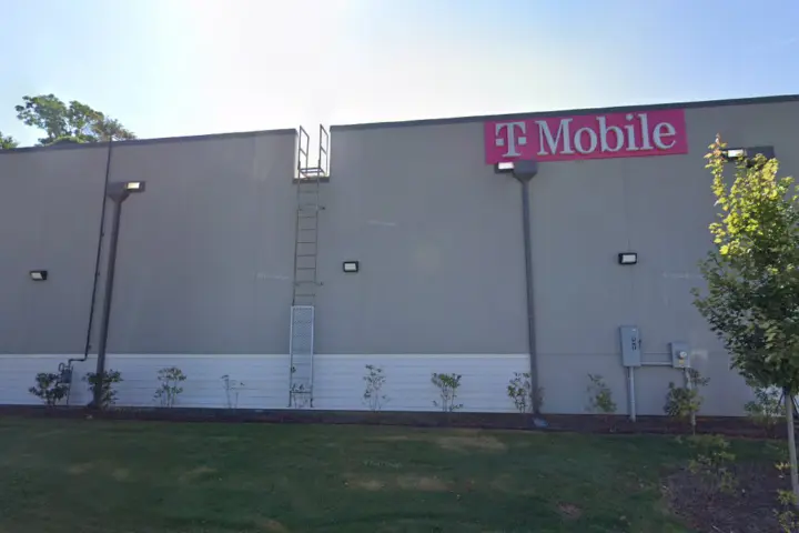 T-Mobile S Main St & Quillian St