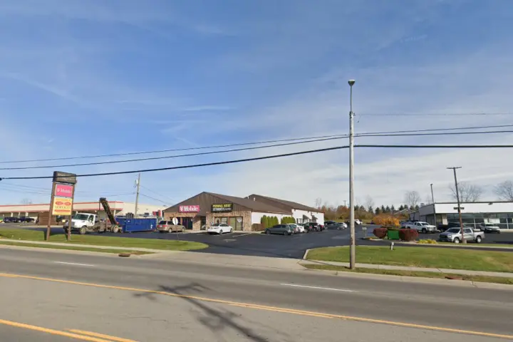 T-Mobile S Main St & Saxon Dr