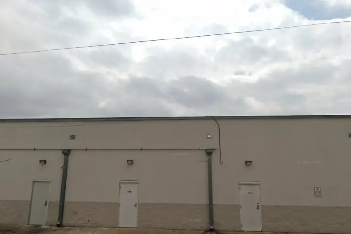 T-Mobile S Main St & W Bandera Rd