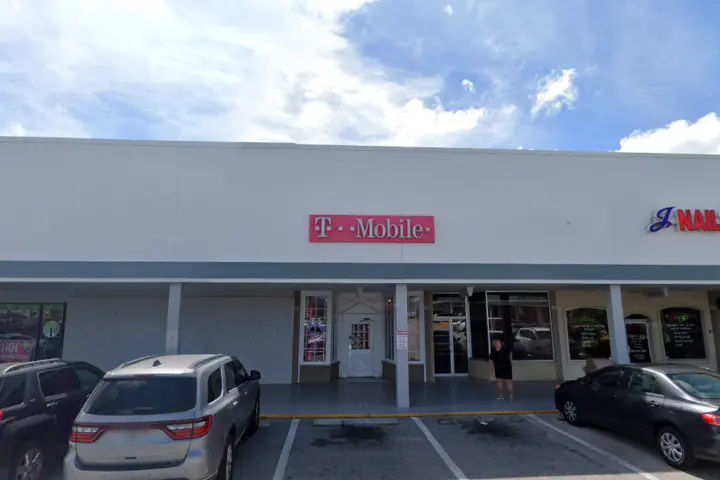 T-Mobile S Mccall Rd & Manor Rd