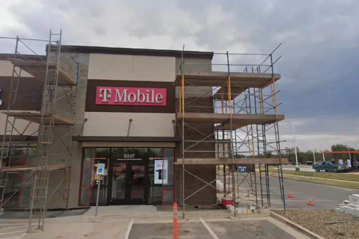 T-Mobile S Mill Rd & Steve Berry Blvd