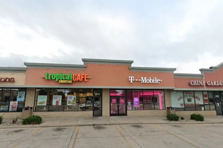 T-Mobile S Mission St & E Broomfield St