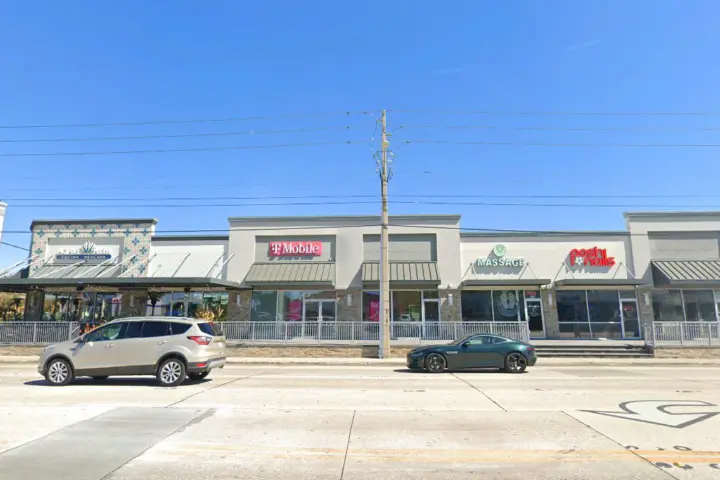 T-Mobile S Orlando Ave & Minnesota Ave