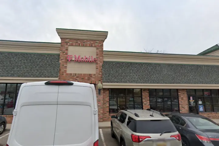 T-Mobile S Saginaw St & Old Bridge Rd