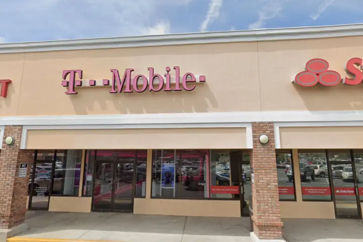 T-Mobile S Suncoast Blvd & W Halls River Rd