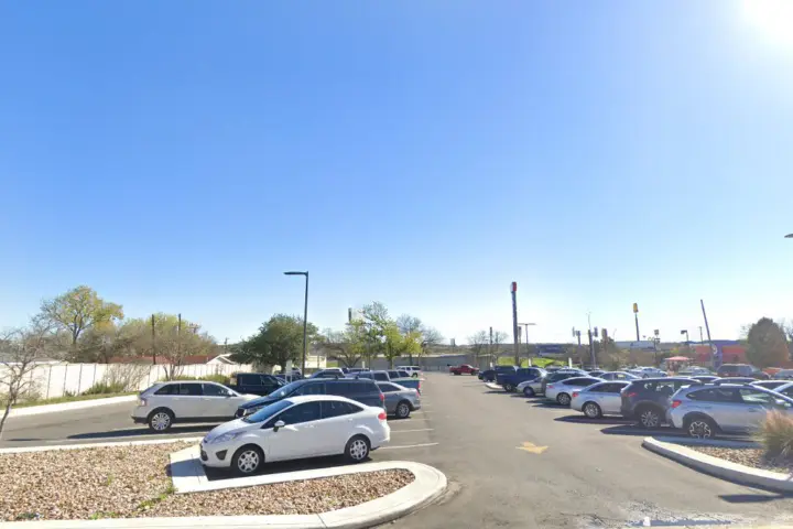 T-Mobile S Walnut Ave & S I-35