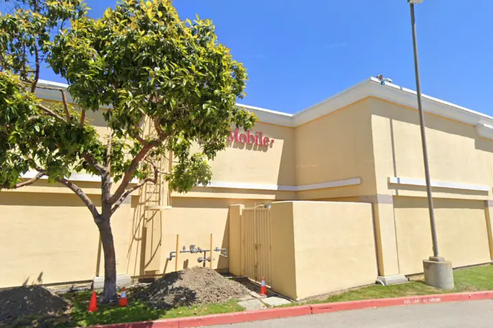 T-Mobile San Pablo & Hill