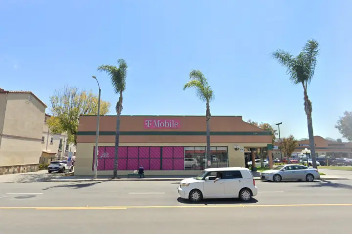T-Mobile Santa Cruz Plaza