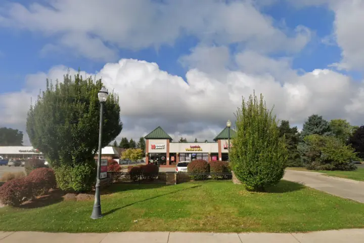 T-Mobile Sashabaw Rd & Maybe Rd