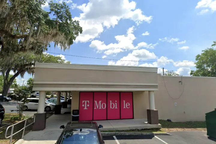 T-Mobile SE Abshier Blvd & SE Hames