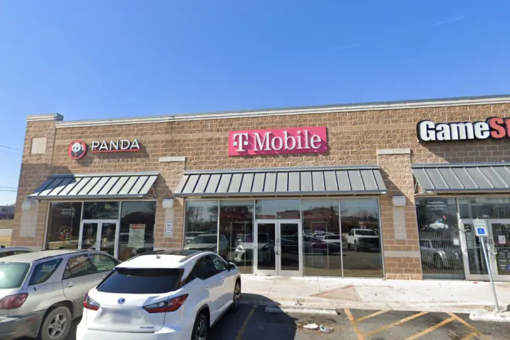 T-Mobile SE Mltry Dr & City Base Lndg