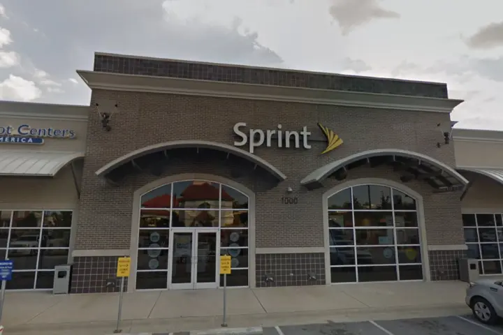 T-Mobile SE Walton Blvd & J St