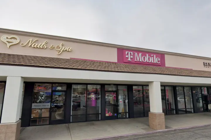 T-Mobile Sierra Ave & Valley