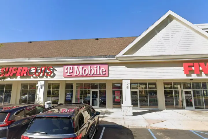 T-Mobile Spencer Plain Rd & Boston Post Rd