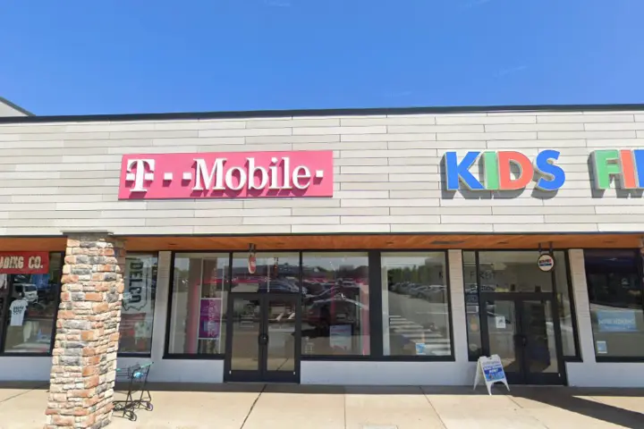 T-Mobile Sproul Rd & Lawrence Rd