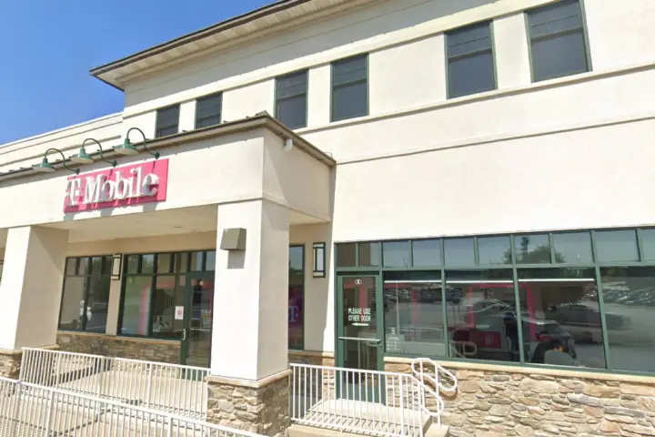 T-Mobile SR 31 & Clubhouse