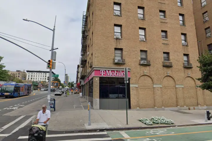 T-Mobile St Nicholas & 170th St