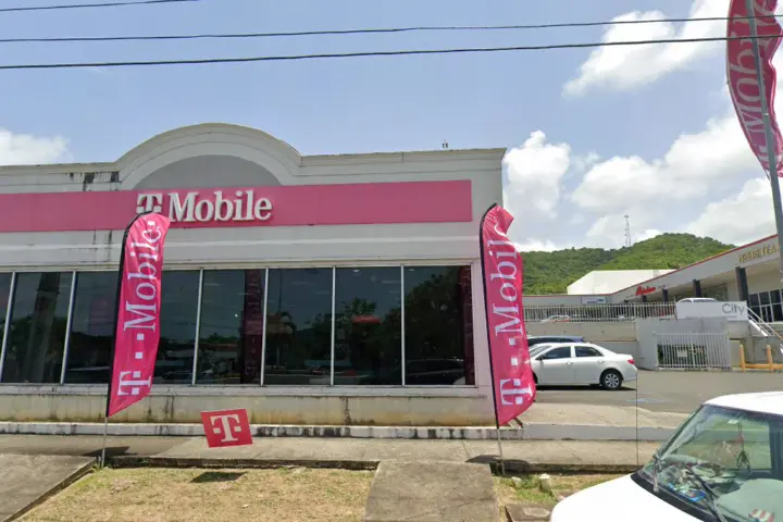 T-Mobile St Rd 3 & Av El Conquistador