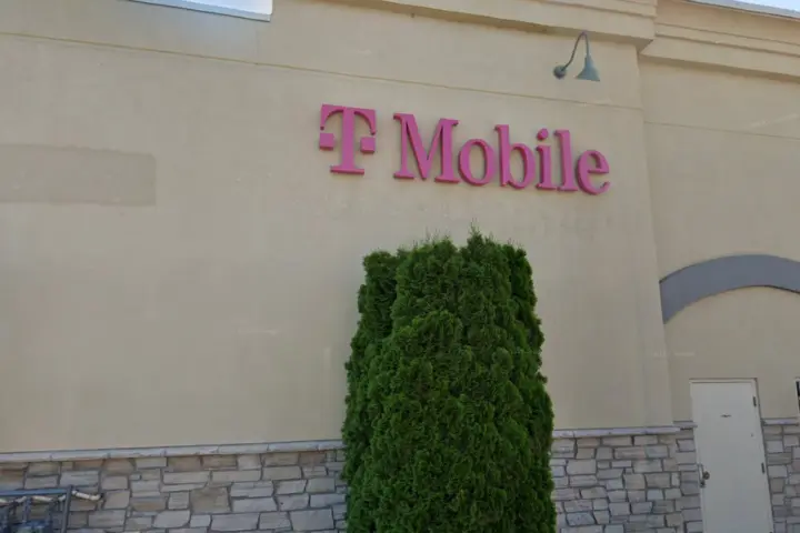 T-Mobile State St & Hwy 55