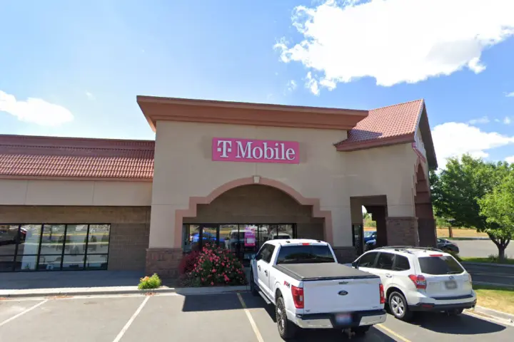 T-Mobile Sunnyside Dr & 25th