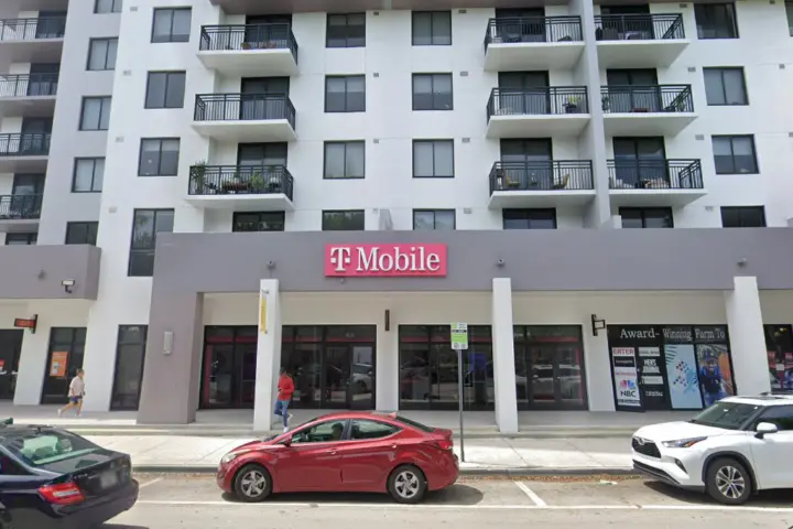 T-Mobile SW 8th St & SW 19th Ave