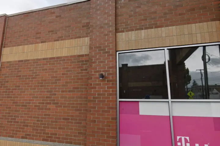 T-Mobile SW Roxbury & 16th Ave SW