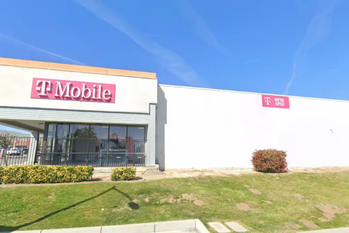 T-Mobile Taft Hills Plaza