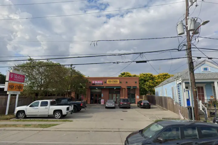 T-Mobile Tchoupitoulas St & Leontine St