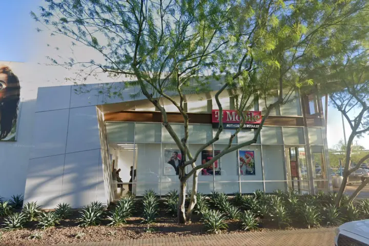 T-Mobile Tempe Mrktplc - Outside Endcap