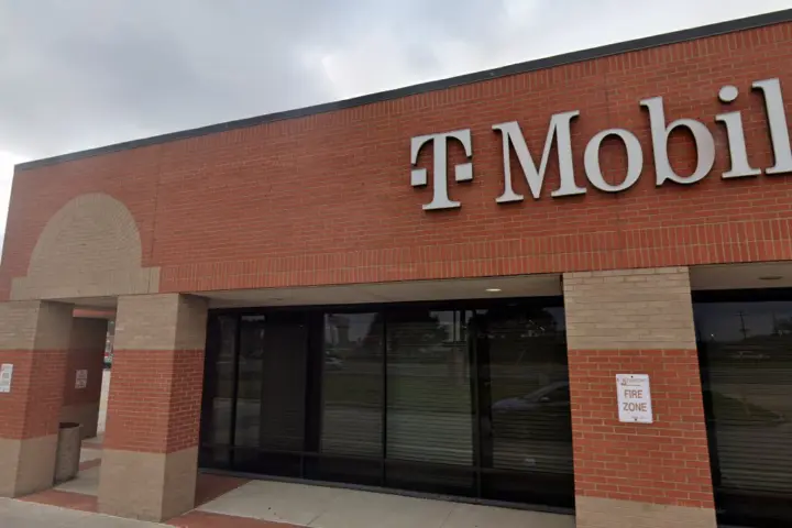 T-Mobile The Commons at Deerbrook