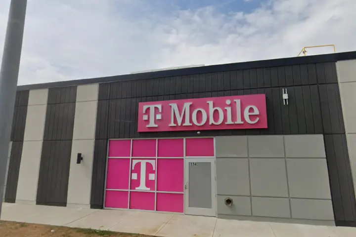 T-Mobile The Pointe storefront