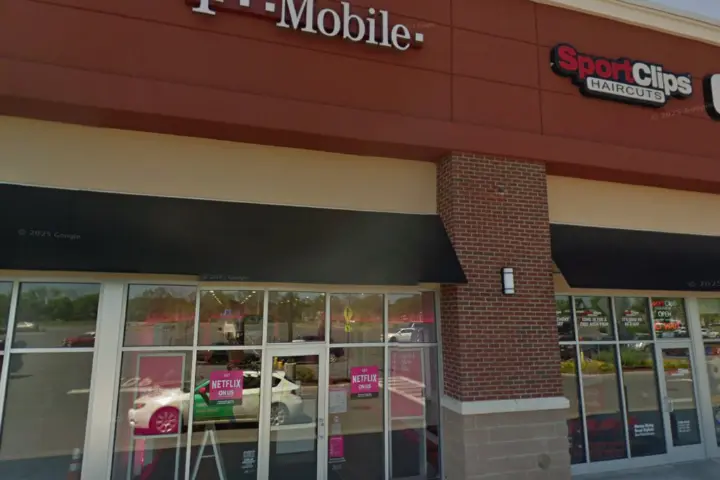 T-Mobile The Shoppes at Latham Circle