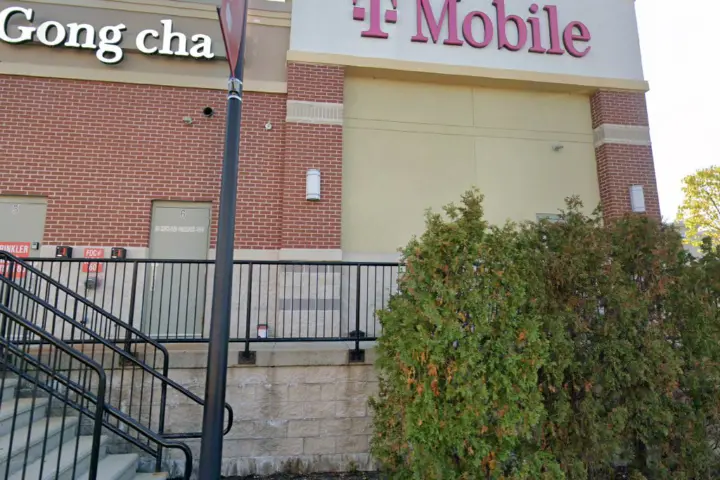 T-Mobile The Shops at Highland Commons