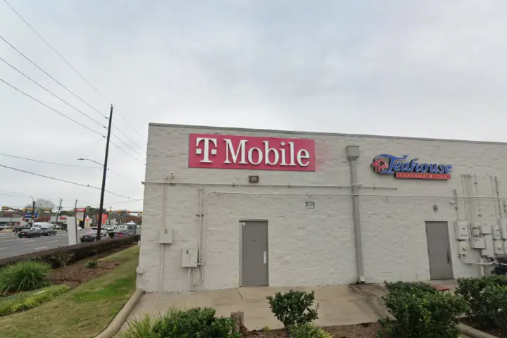T-Mobile The Shops at Royal Oaks