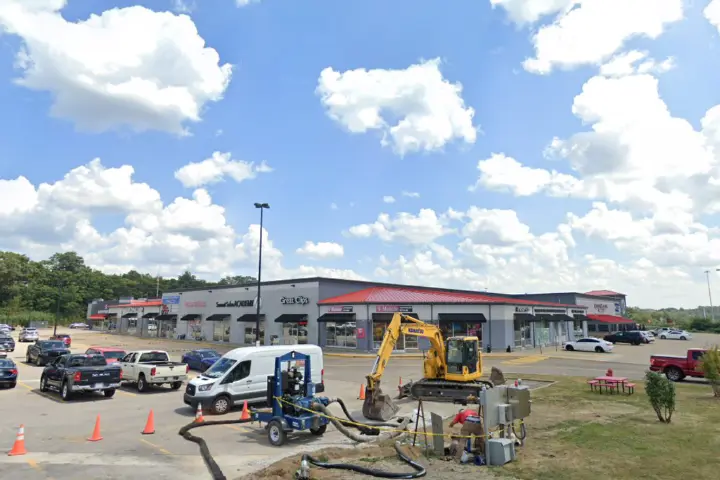 T-Mobile Three Springs Dr & Hindman Ln