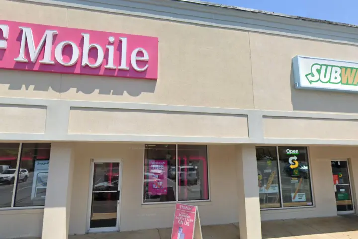 T-Mobile Thurmont Plaza