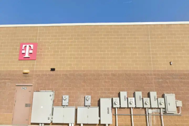 T-Mobile Towne Blvd & Village Drive
