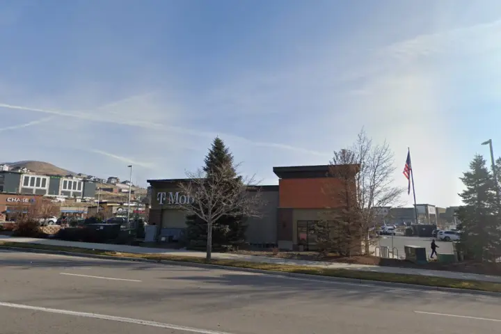 T-Mobile Traverse Mountain Plaza