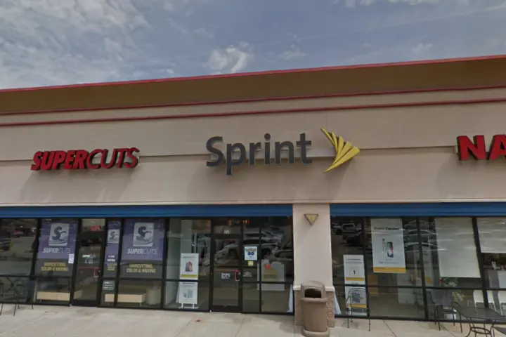 T-Mobile Trinity Point Dr & Trinity Cir