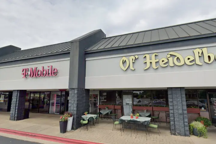 T-Mobile University Dr & Perimeter Pkwy