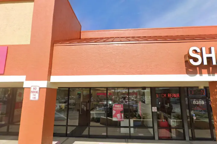T-Mobile University Pkwy - Walmart Plz
